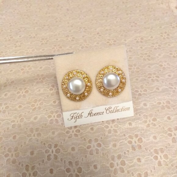 Vintage White Cream Pearls Statement Large Gold Tone Earrings Non-Pierced Clip - Picture 5 of 8